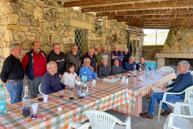 Festa a sorpresa per gli ottant'anni di Francesco Muntone