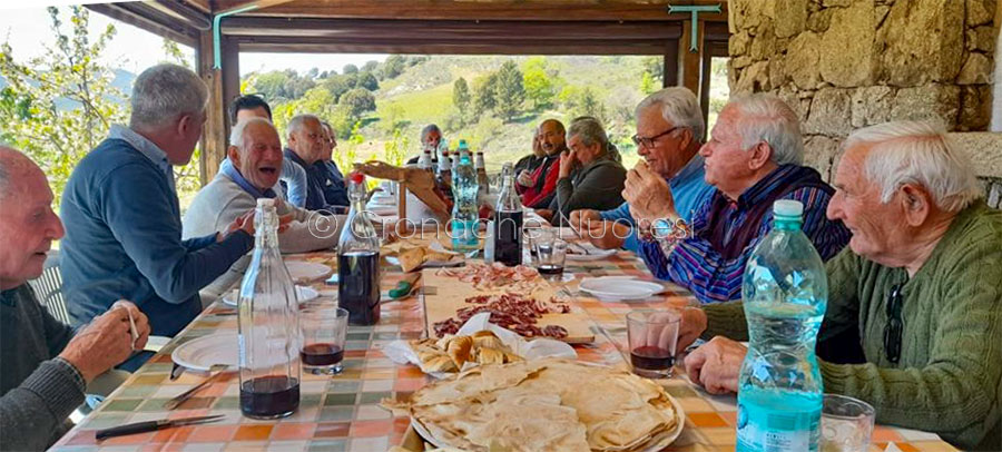 Festa a sorpresa per gli ottant'anni di Francesco Muntone