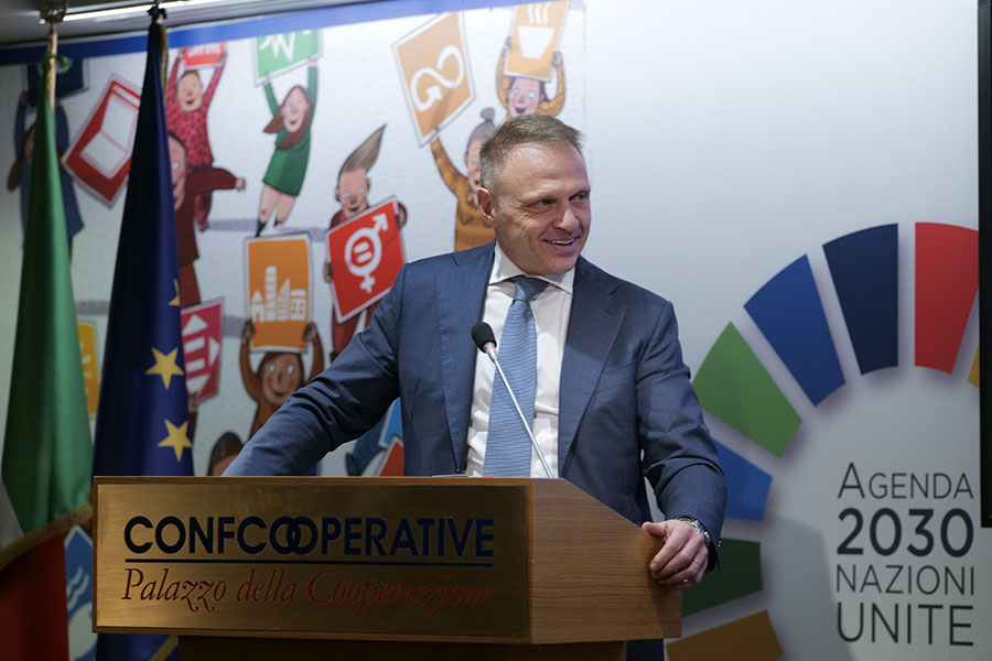 “Non possiamo arrenderci all’idea sostituzione etnica”: le parole del ministro Lollobrigida diventano un caso