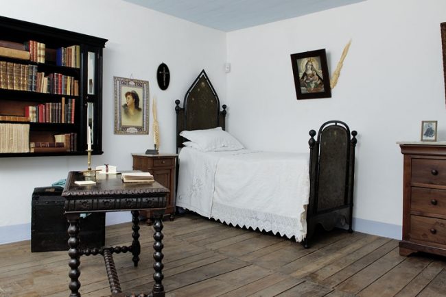 La camera da letto di Grazia Deledda, la Museo Deleddiano