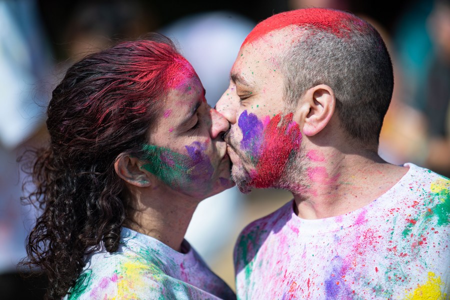 Macao. “Happy Holi”: si celebra il Festival dei colori