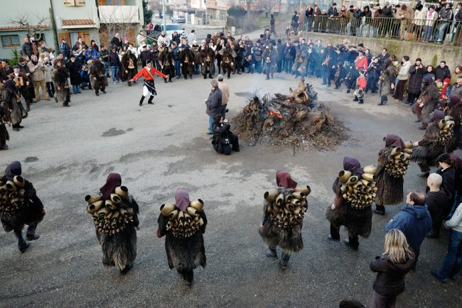 Mamoiada, uscita dei Mamuthones per Antonio Abate (2008)