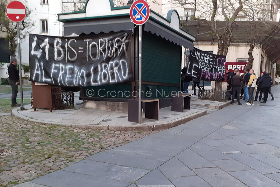 Nuoro scende in piazza per Alfredo Cospito