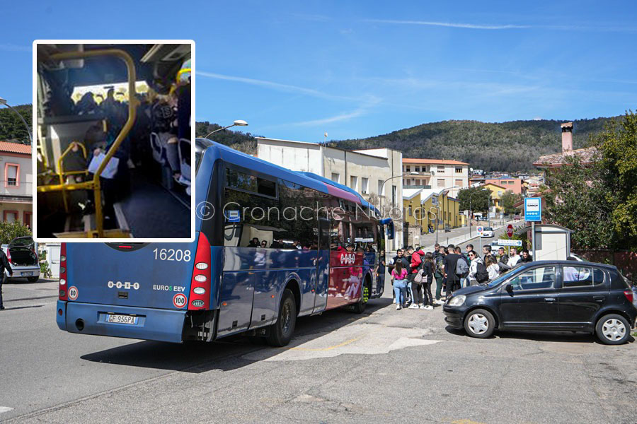 Linea Sorgono Nuoro. Sui pullman passeggeri ammassati e costretti a viaggiare in piedi: servono autobus più capienti