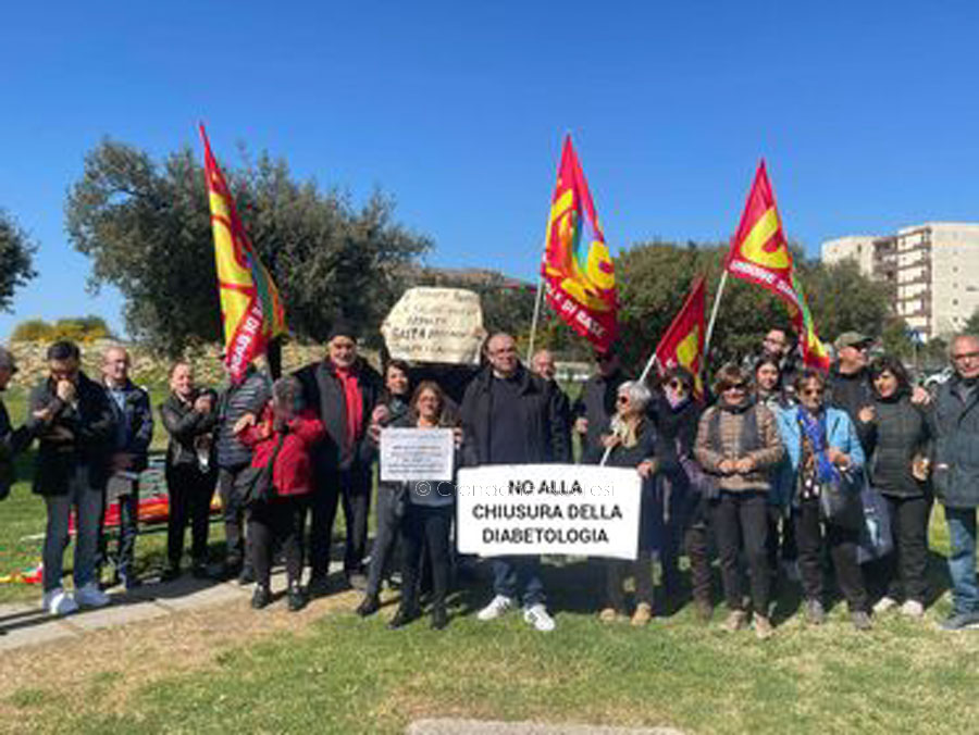 Brotzu. Smantellati i centri Diabetologico e per l’Autismo: si scende in piazza