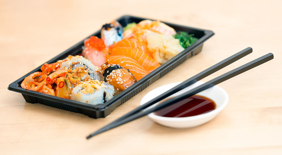 Sushi con pesce crudo non correttamente trattato in un ristorante in pieno centro: nei guai ristoratore cagliaritano