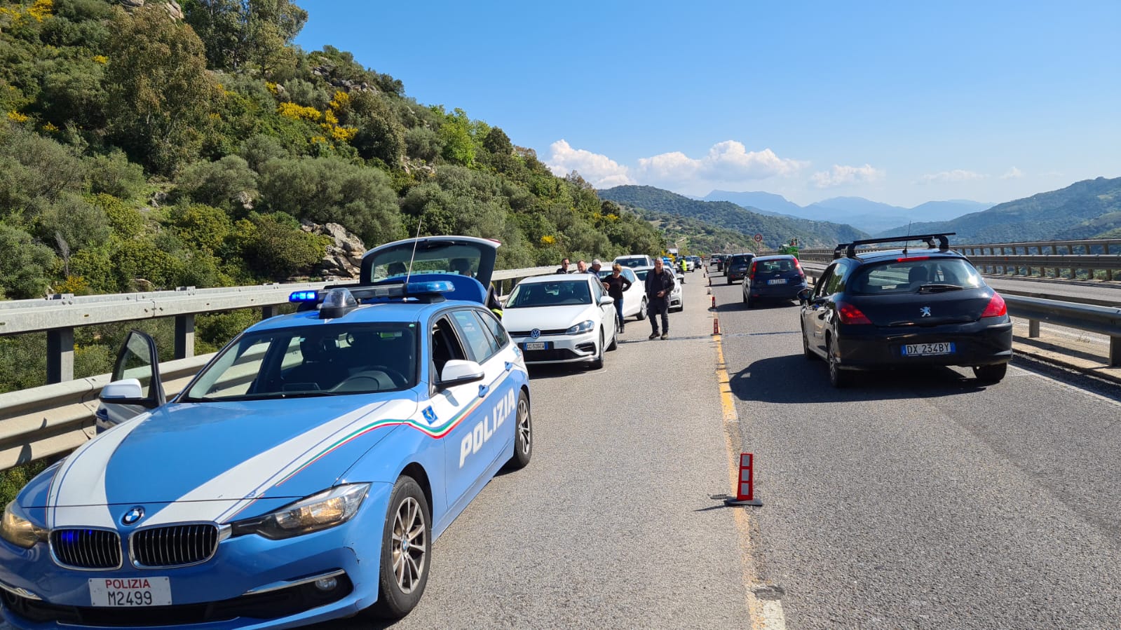 Tamponamento alle porte di Nuoro: quattro veicoli coinvolti e traffico paralizzato