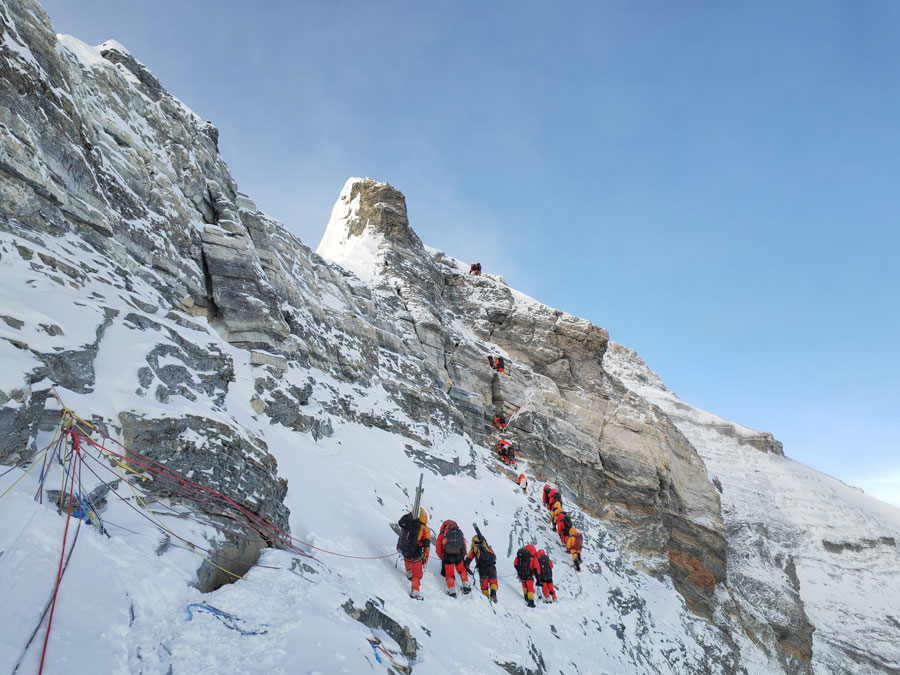 Cina: spedizione scientifica sulla vetta del monte Qomolangma