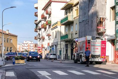 Carabinieri e Vigili del fuoco in Via Trieste