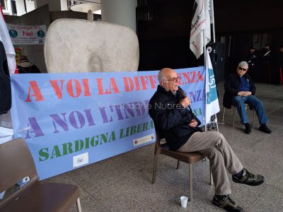 Il sit-in contro l'autonomia differenziata (foto M.Mameli)