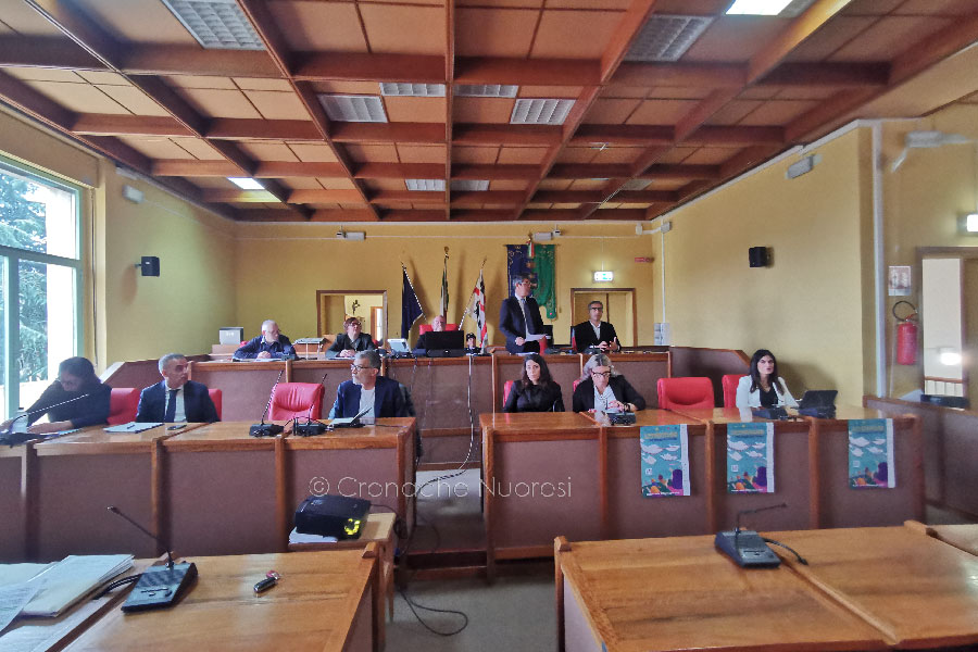 Nuoro. I fedelissimi di Soddu gli fanno quadrato ma il PD replica: “Sindaco agonizzante e Maggioranza in ostaggio”