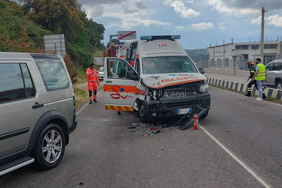 Scontro ambulanza fuoristrada all’ingresso di Nuoro: ferito un soccorritore e traffico in tilt