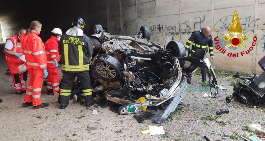 Perde il controllo dell’auto e vola da un cavalcavia sulla Statale 131: grave un 50enne