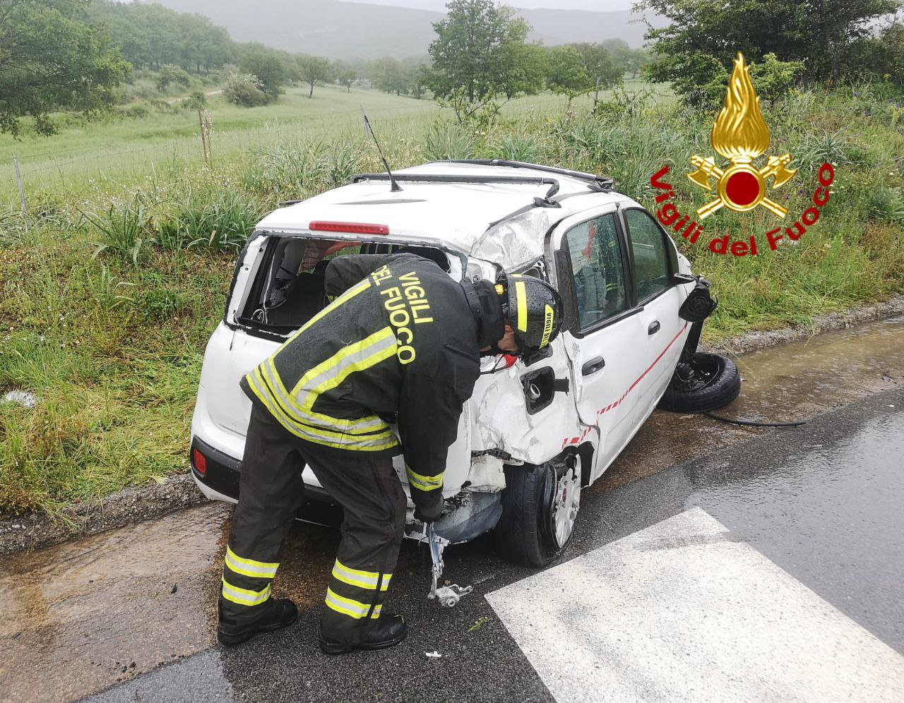 Perde il controllo dell’auto e si ribalta sulla SS 389, a Pratobello: ferito un giovane di Ilbono