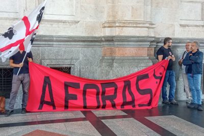 Manifestazione di A Foras contro le esercitazioni militari in Sardegna (foto E.Rubiu)
