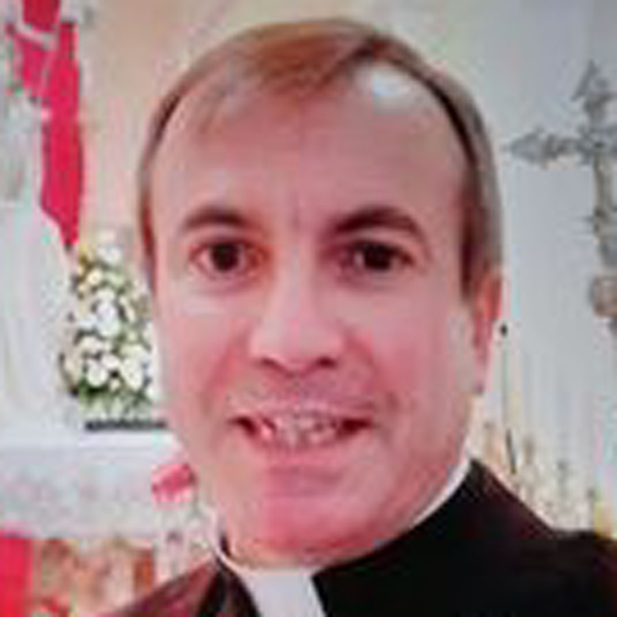 Il coraggio di padre Contini: “Il mio carnefice trasferito in una colonia per bambini, le prove dell’abuso su whatsapp