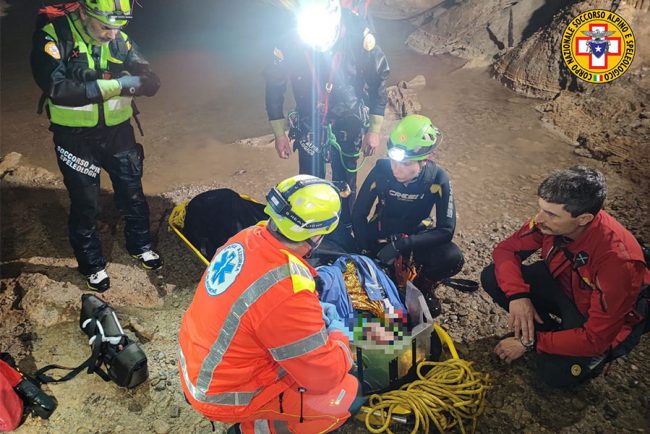 Il Soccorso Alpino nella grotta del Bue Marino
