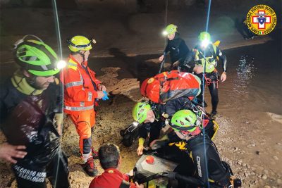 Soccorso Alpino nella grotta del Bue Marino