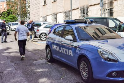 Una volante della Polizia sul luogo della sparatoria (foto S.Meloni)