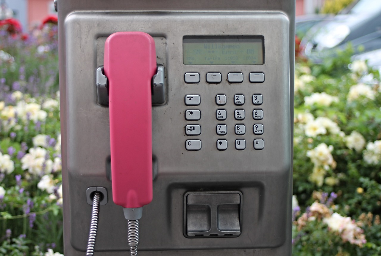 Addio alle cabine telefoniche: per l’AGICOM l’ente gestore non ha più l’obbligo di garantire il servizio