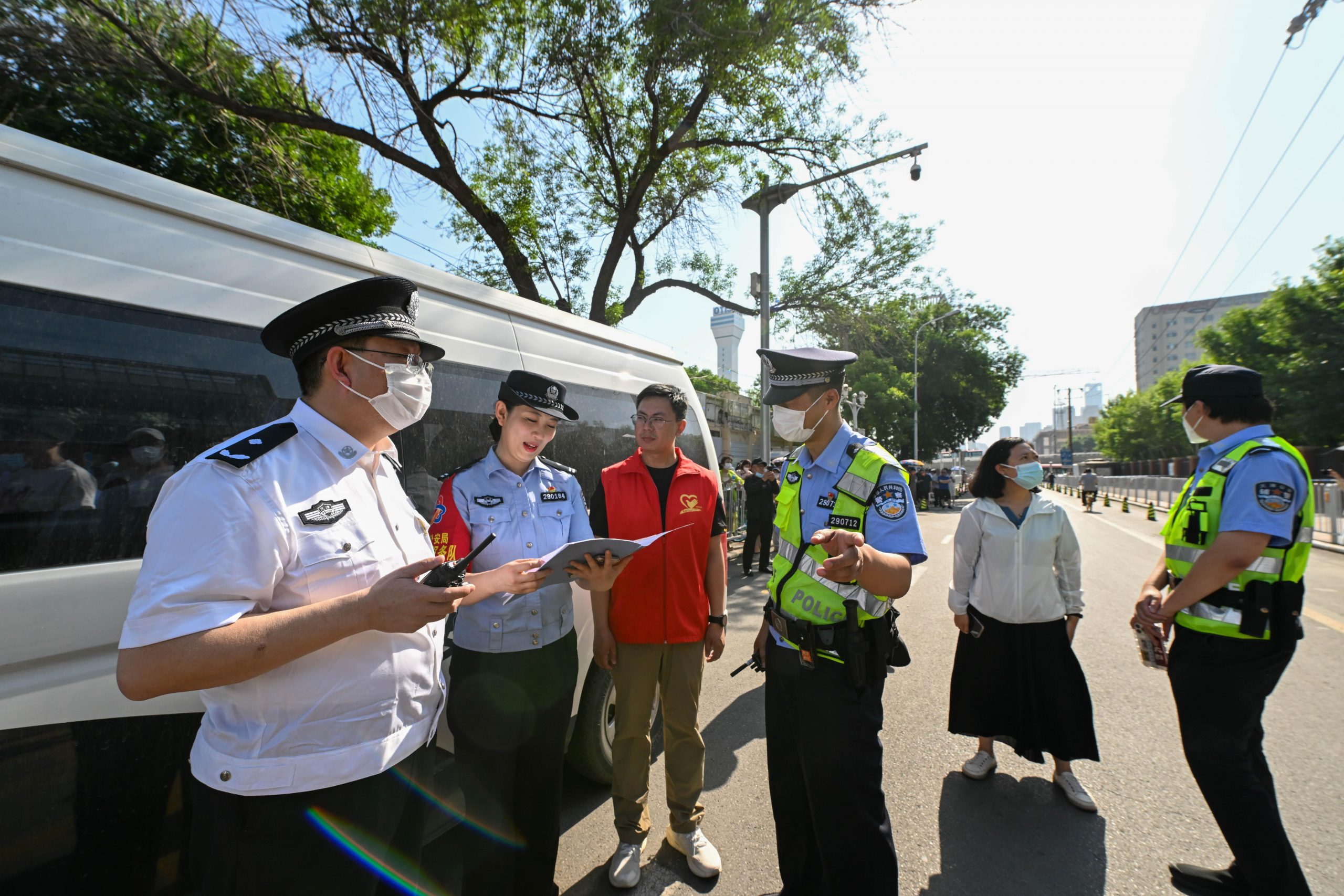 Cina: gaokao, polizia e volontari pronti ad aiutare esaminandi (1)