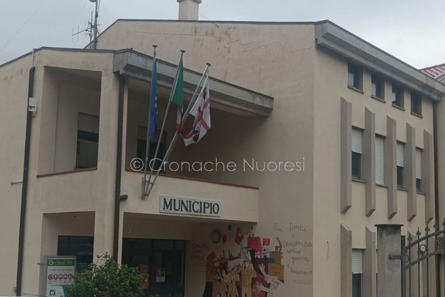 Orgosolo. Si dimette il vice sindaco, l’Opposizione attacca: ” Poltrone sofà in salsa orgolese”