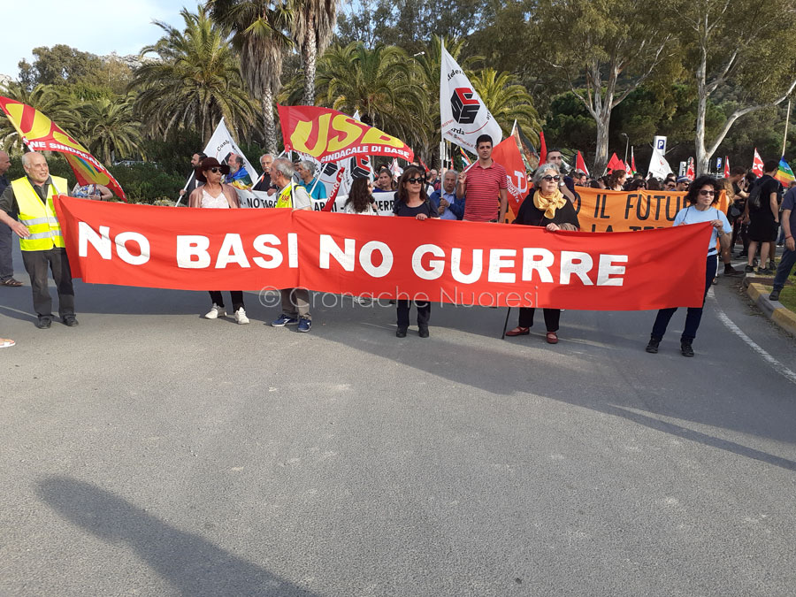 A Cagliari  il 2 giugno è anche la festa degli antimilitaristi: oltre mille persone dicono “no” a basi  e guerra
