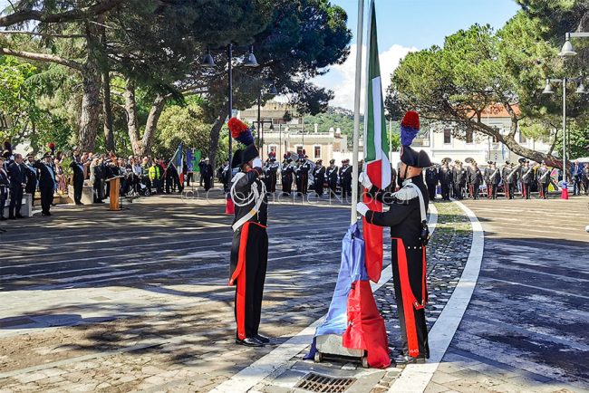 Festa dell'Arma dei Carabinieri, l'alzabandiera (foto S.Novellu)