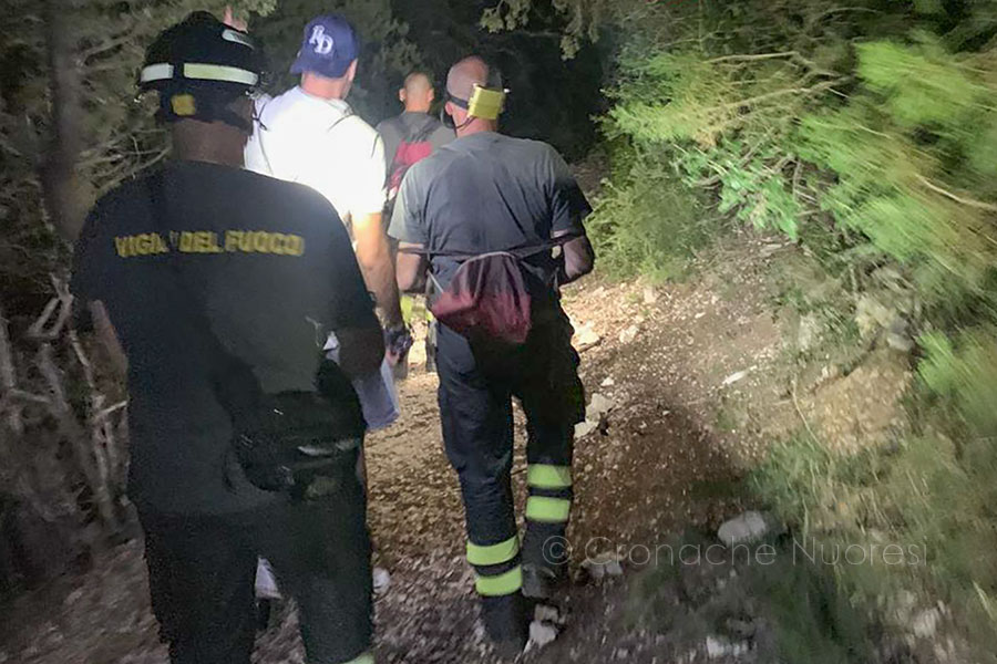 Turista romano si perde di rientro da Cala Luna: recuperato dai Vigili del fuoco