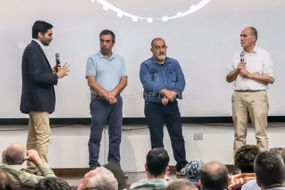 IsReal 2023, Enrico Pau con alcuni dei protagonisti de L'ombra del fuoco (foto S.Novellu)