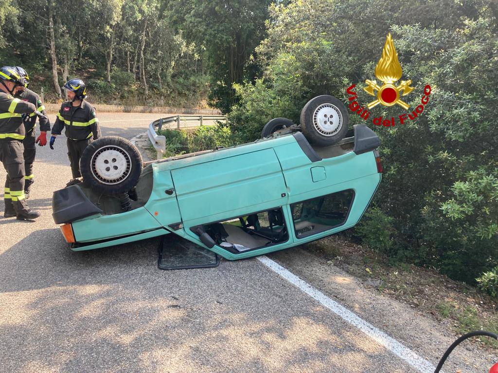 Nuoro. Perdono il controllo della Panda e si ribaltano all’Ortobene: illesi tre giovani