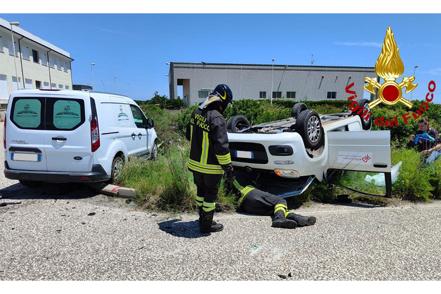 Scontro auto furgone nella zona industriale di Orosei: tre feriti al San Francesco di Nuoro