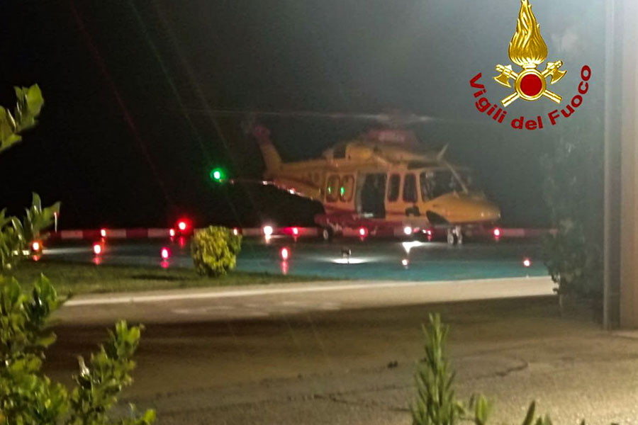 Perde il controllo dell’auto che si ribalta, lo sbalza fuori e lo schiaccia: gravissimo 23enne di Loceri