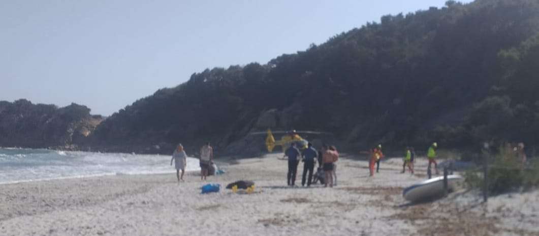 Tragedia nelle acque di Villasimius. 26 enne rimane incastrato con una gamba tra gli scogli e annega