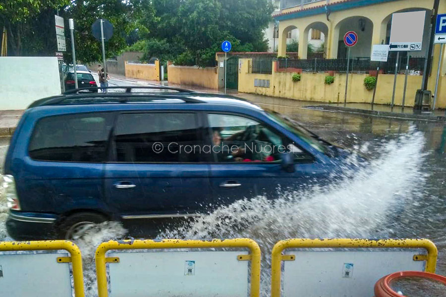 Maltempo. Bomba d’acqua su Orosei: strade e scantinati allagati – VIDEO