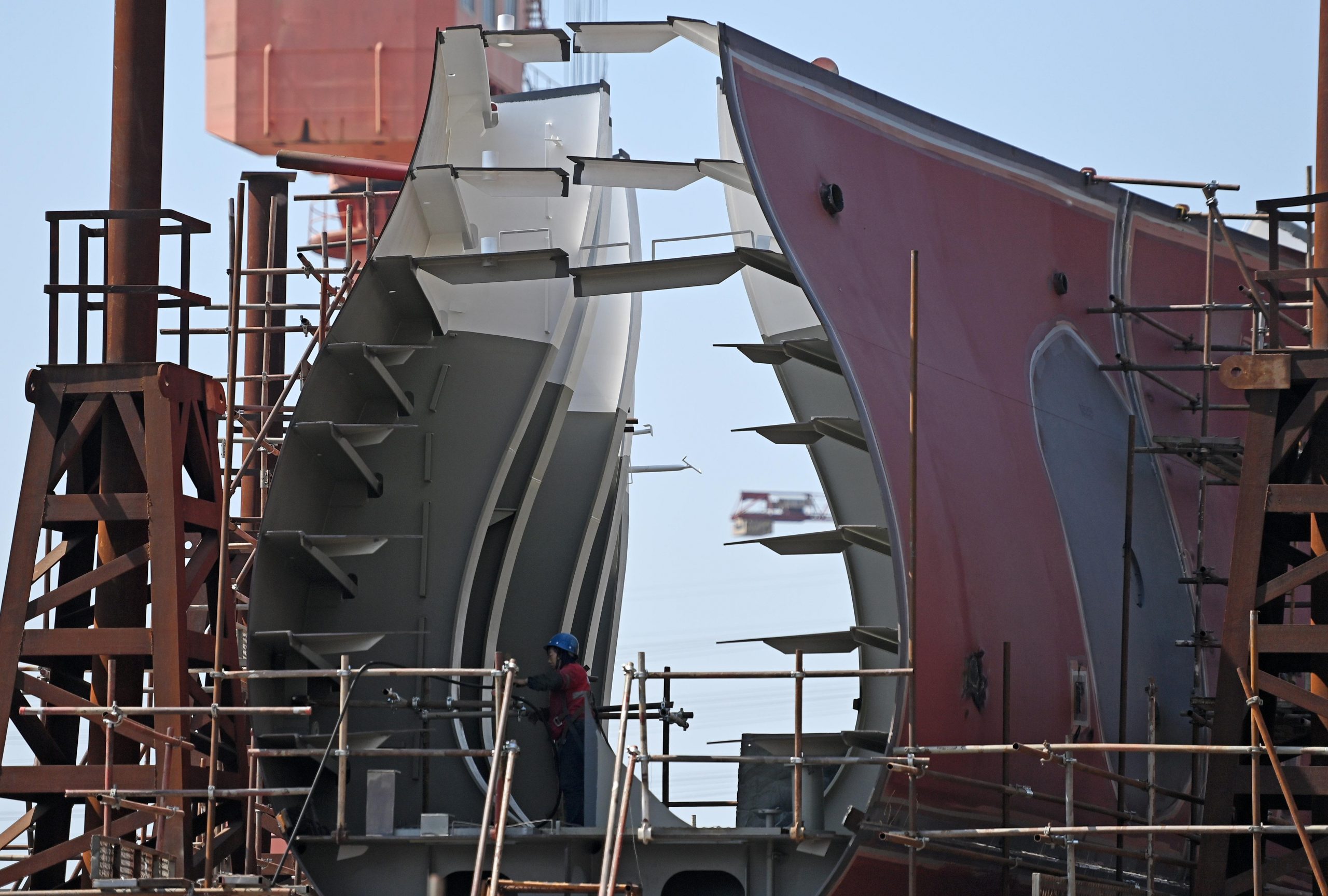 Cina: calo utili industriali si riduce a maggio