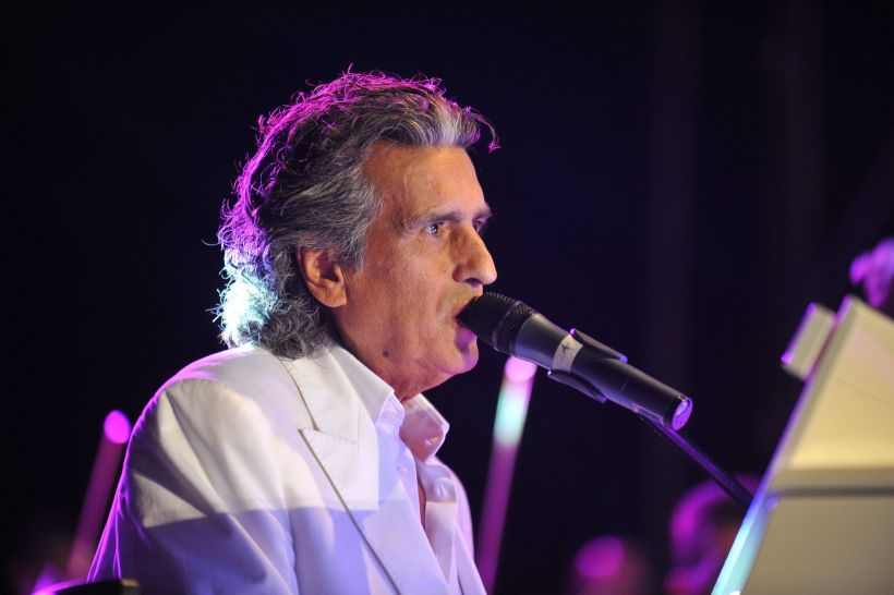 È morto Toto Cutugno, simbolo della canzone italiana all’estero: aveva 80 anni