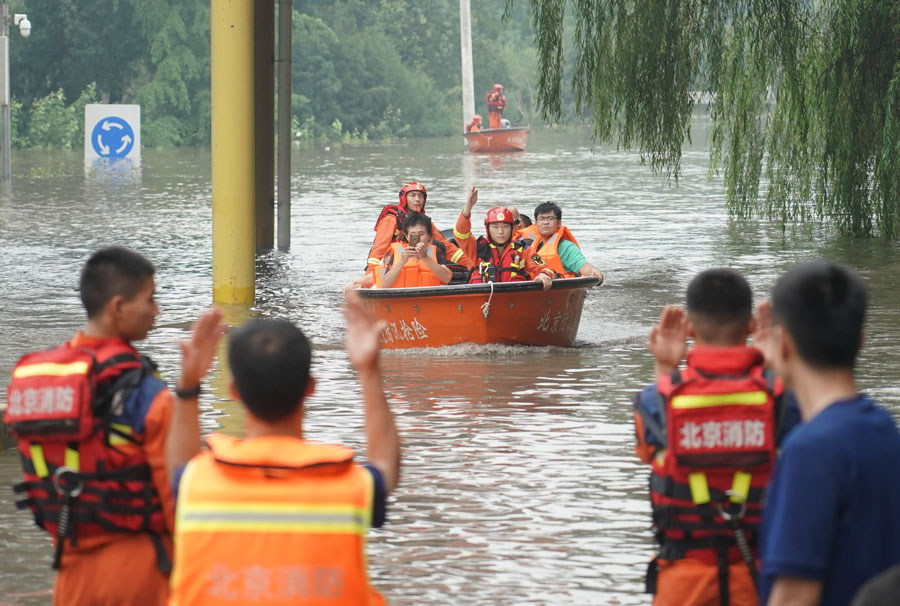 Cina: Pechino, evacuazioni per temporali e alluvioni