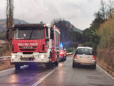 I Vigili del fuoco alle porte di Cuglieri (foto S.Novellu)