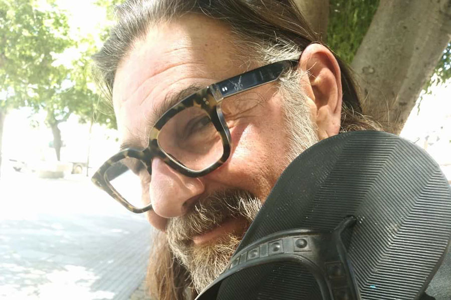 Il cantante Joe Perrino gravissimo dopo lo schianto in moto contro un’auto