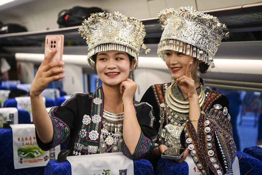 Cina: “tour lampo” di 12 ore a Chengdu, coppia italiana esplora cultura tradizionale del Paese