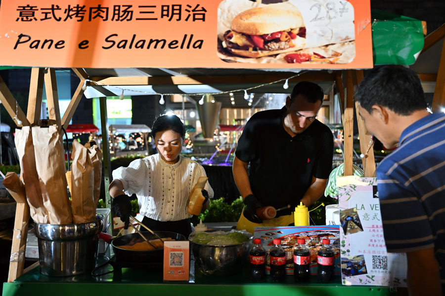 Cina: Hainan, città costiera abbraccia autentico stile italiano