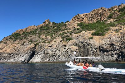 Escursione in gommone sulla costa tra Bosa e Alghero (foto V.Piras)