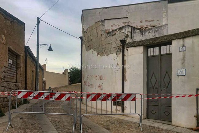 Casa Fadda oggi, con la via transennata
