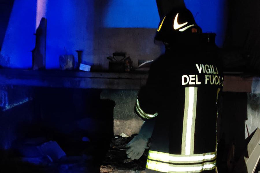 Principio d’incendio in un appartamento: i Vigili del fuoco scongiurano il peggio