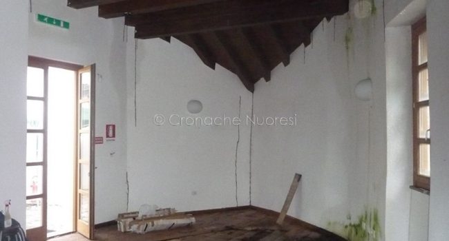 Il solaio crollato e le infiltrazioni a casa Fadda-Corraine