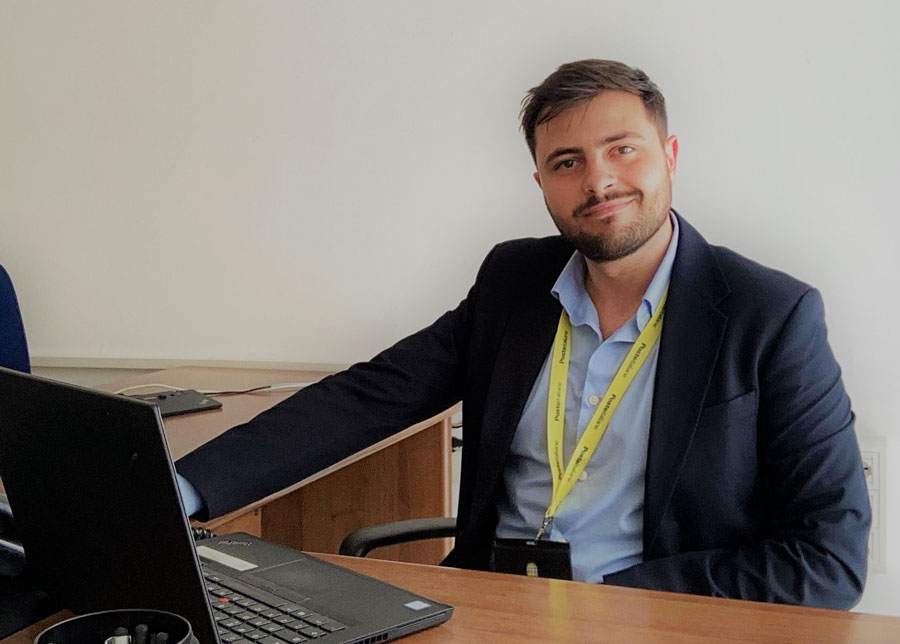 Le opportunità di lavoro in Poste Italiane: storia del nuorese Luca padre sardo e madre inglese