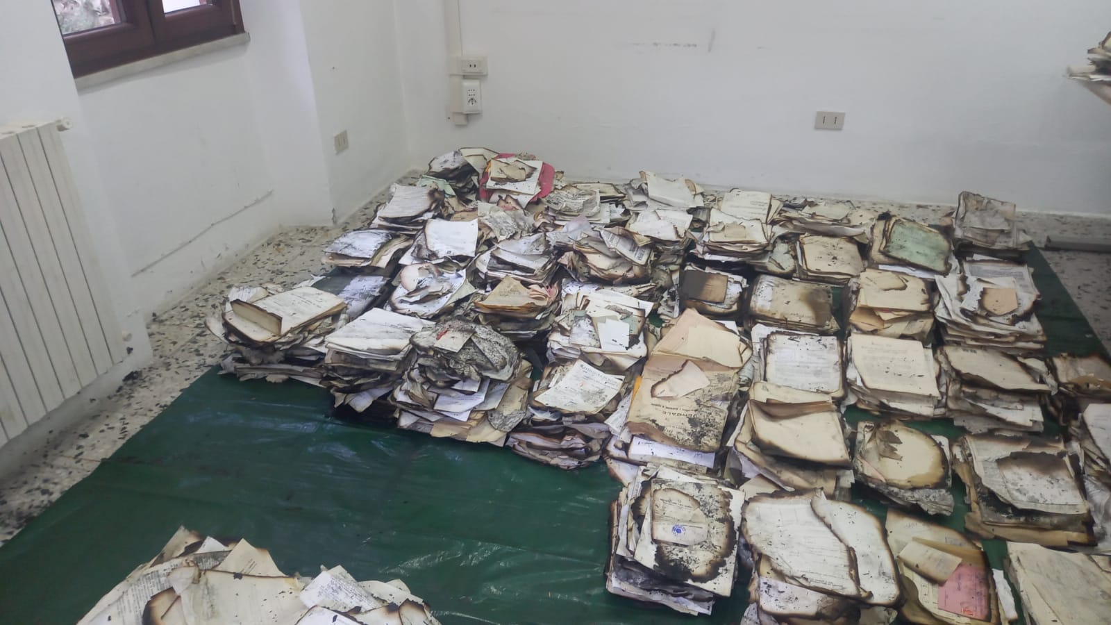 Bitti. Il rogo in Comune è doloso: danneggiati preziosi documenti storici