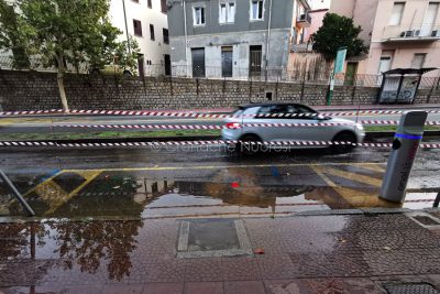 Perdita d'acqua in via Manzoni (foto S.Novellu)