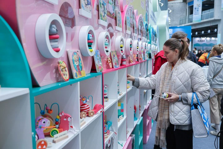 Cina: festival giocattoli in legno attira acquirenti globali nello Zhejiang